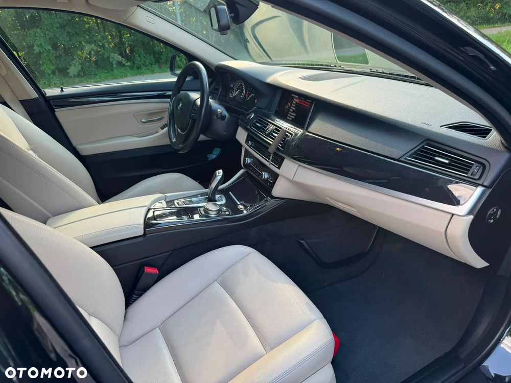 BMW Seria 5 520d xDrive - 15