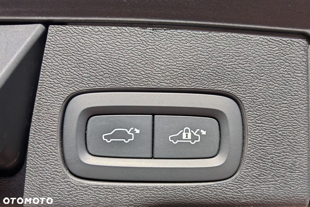 Volvo XC 60 B4 D AWD Plus Dark - 10