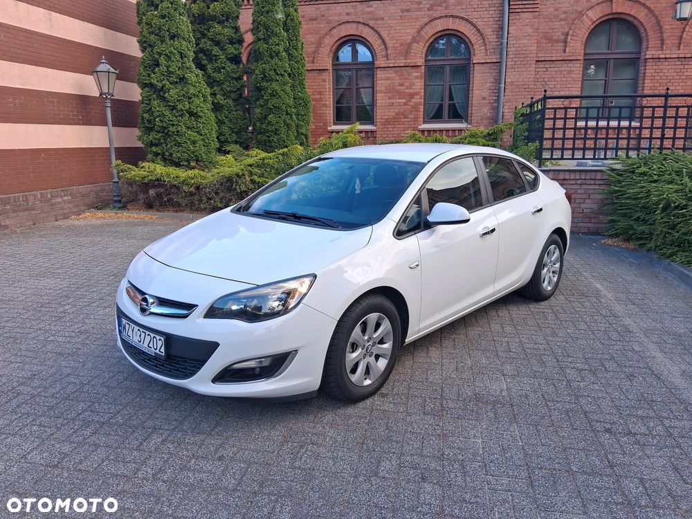 Opel Astra 1.6 Business EU6 - 1