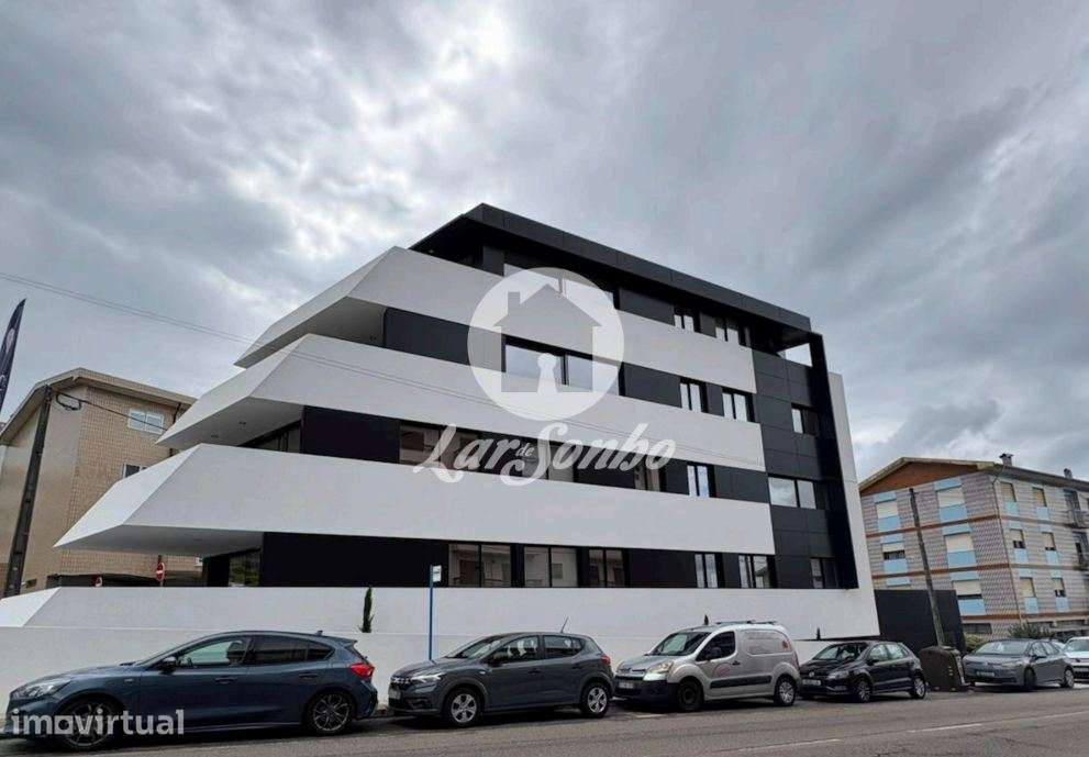 Apartamento T3, inserido num 4º piso de quatro frentes, São Cosme, ... - Grande imagem: 2/17