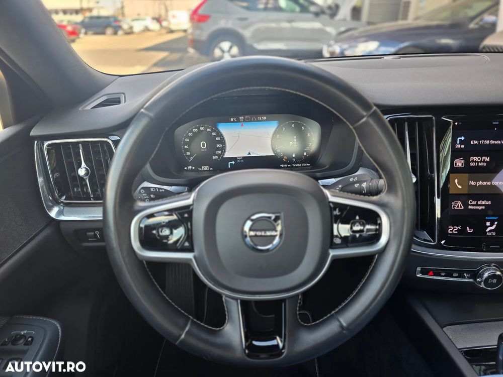 Volvo S60 B4 MHEV AT Plus Dark - 19