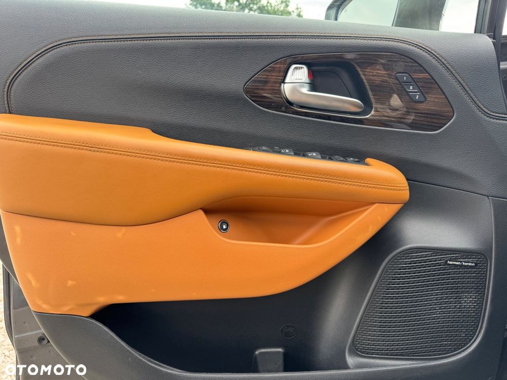 Chrysler Pacifica - 17