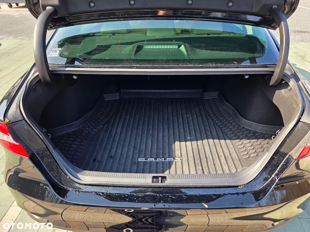 Toyota Camry 2.5 Hybrid Executive CVT - 27