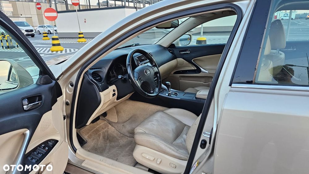 Lexus IS 250 - 8