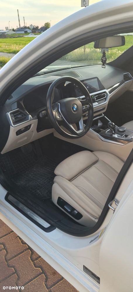 BMW Seria 3 330i - 9