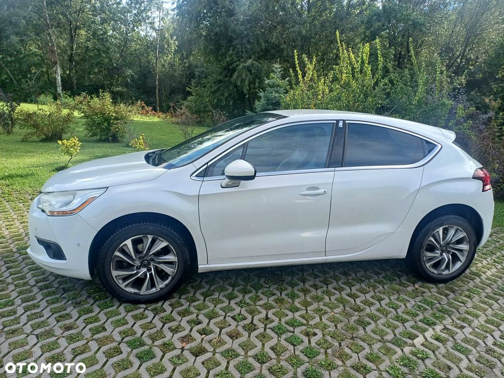 Citroën DS4 1.6 e-HDi SoChic MCP - 3