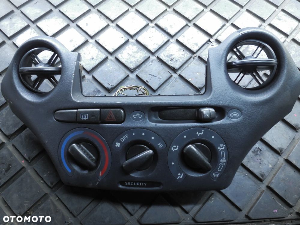 PANEL NAWIEWU TOYOTA YARIS I 99-05r - 1
