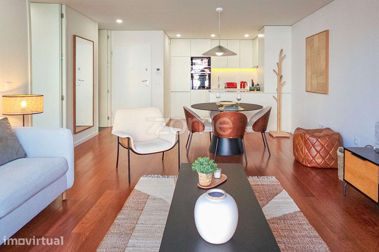 APARTAMENTO T1 COM VARANDA NA RUA 5 DE OUTUBRO, BOAVISTA - PORTO - Grande imagem: 5/37