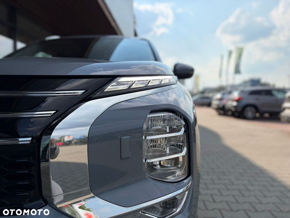 Mitsubishi Outlander - 8
