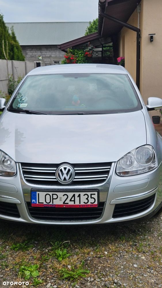 Volkswagen Jetta - 1