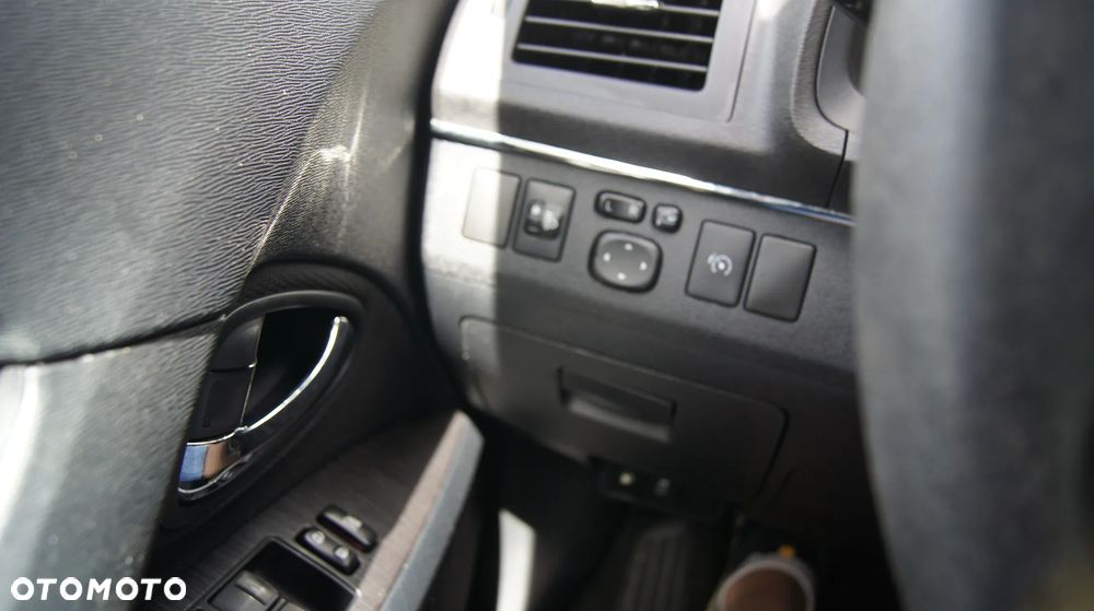 Toyota Avensis - 25