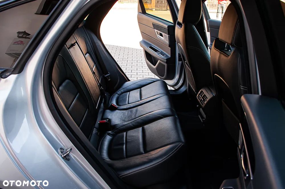 Jaguar XF 2.0 T R-Sport - 26