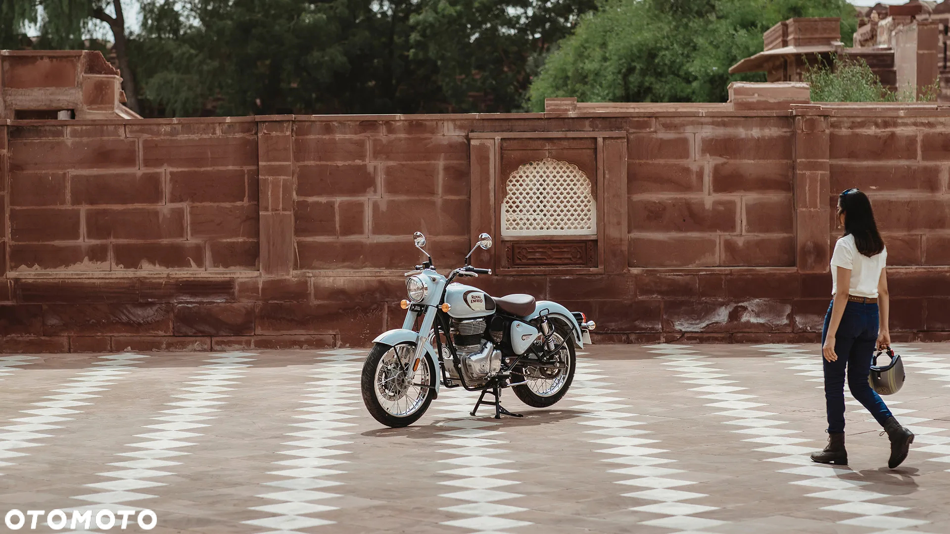 Royal Enfield Classic - 10