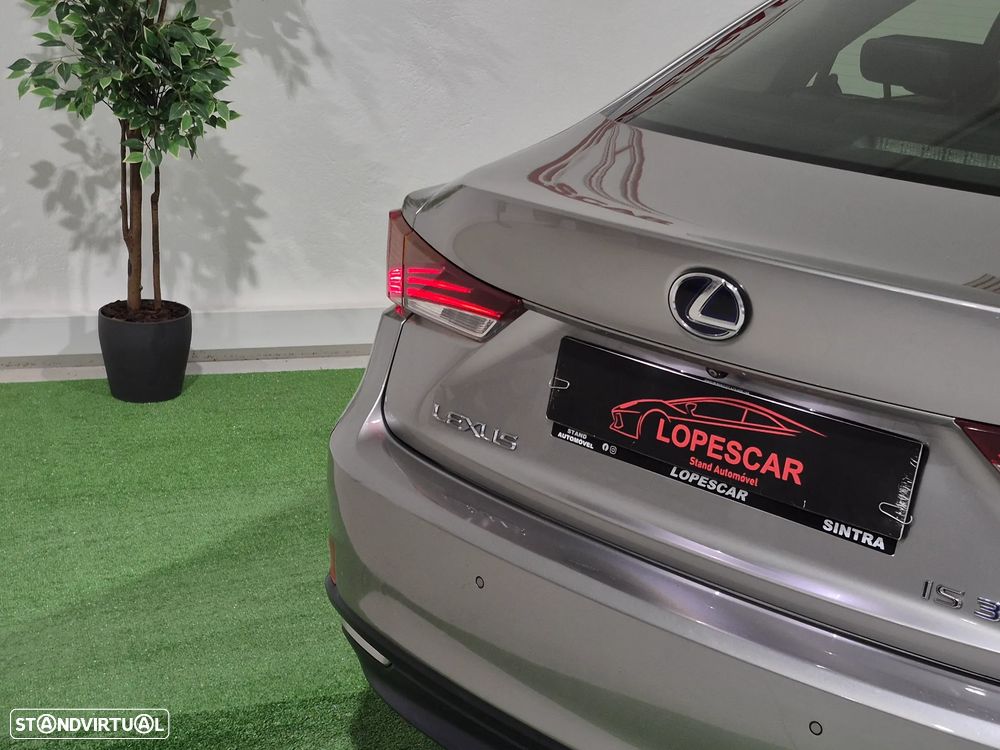 Lexus IS 300H Executive - 9