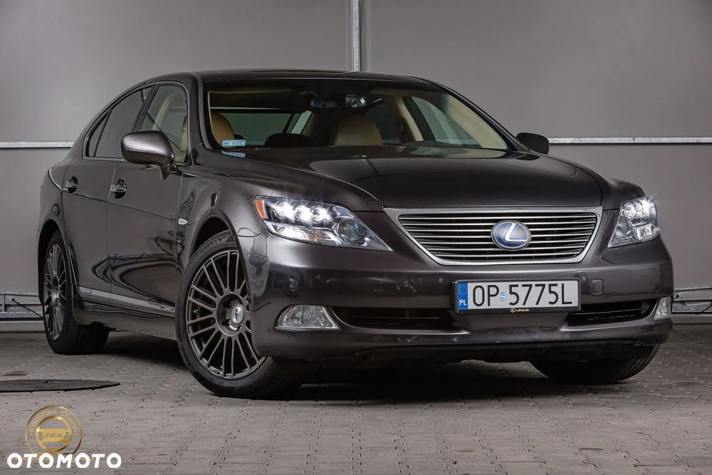 Lexus LS 600h Superior - 10