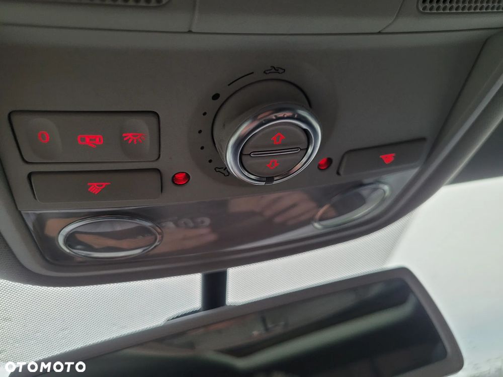 Volkswagen Touran 2.0 TDI DPF MATCH - 25