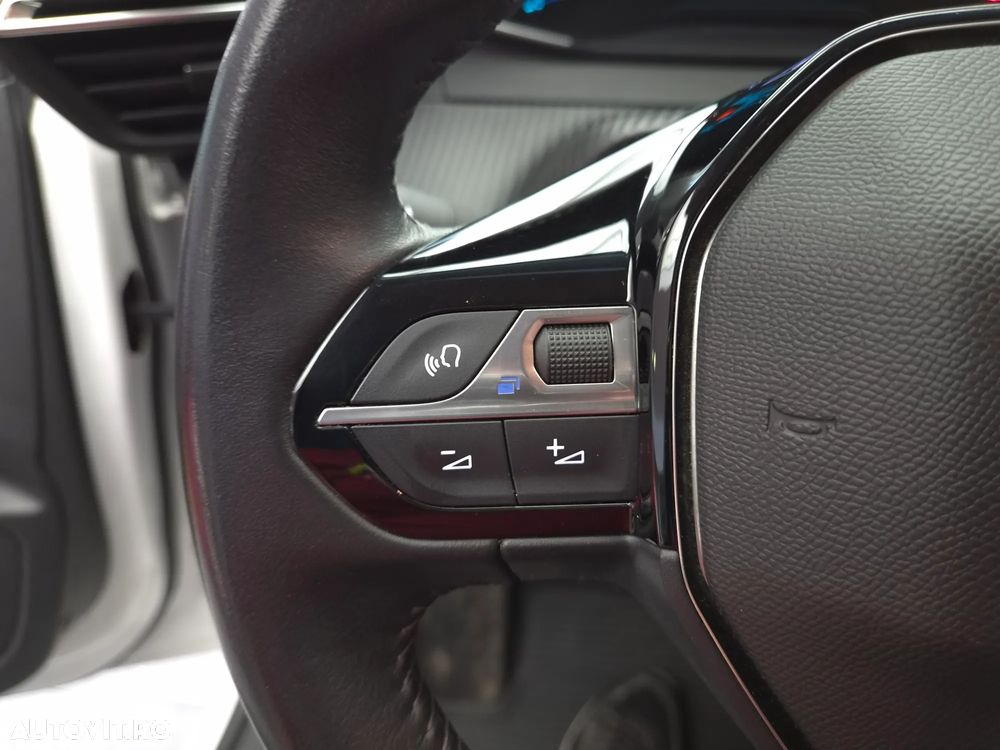 Peugeot 208 e-208 Allure - 22
