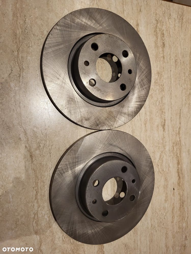 Tarcza hamulcowa  L/P  ALFA ROMEO 145, 146, 155; FIAT 500, 500 C, BRAVA, BRAVO I, MAREA, PANDA, PUNTO, SEICENTO / 600, TEMPRA, TIPO, UNO; LANCIA DEDRA, DELTA I 0.9-Electric 08.86- - 2