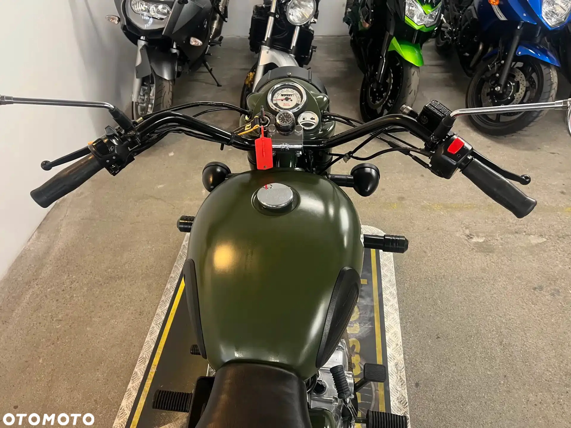 Royal Enfield Classic - 22