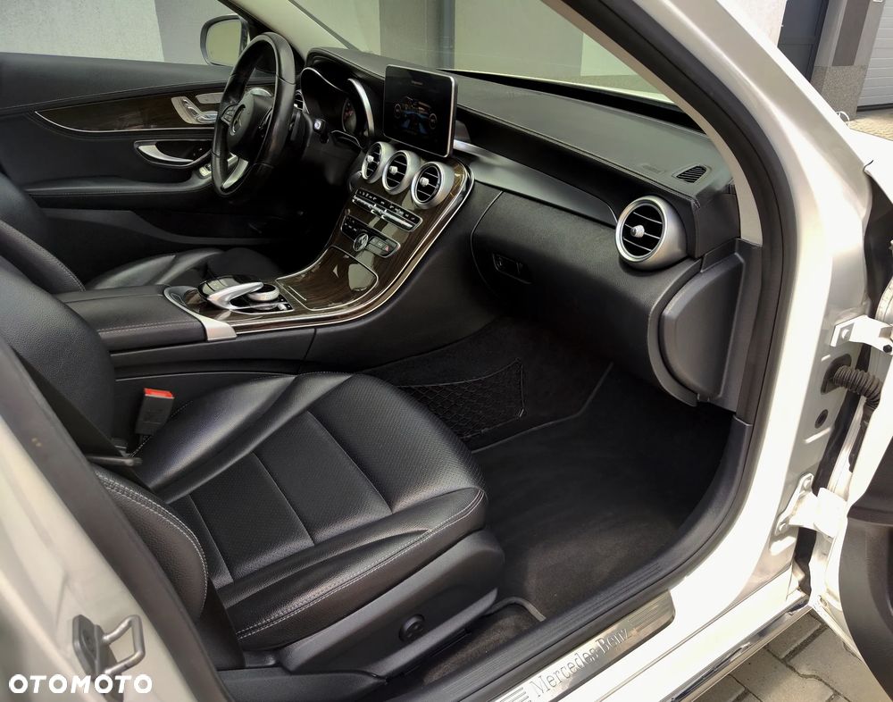 Mercedes-Benz Klasa C 300 7G-TRONIC - 30