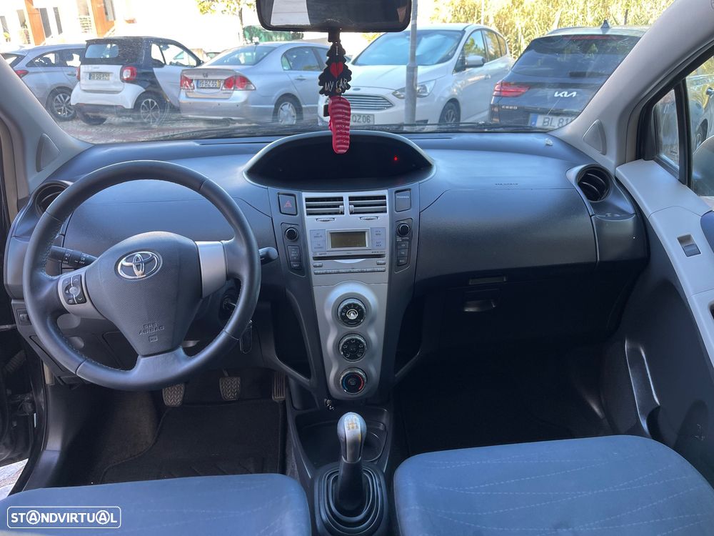 Toyota Yaris 1.0 VVT-i AC Manual - 11