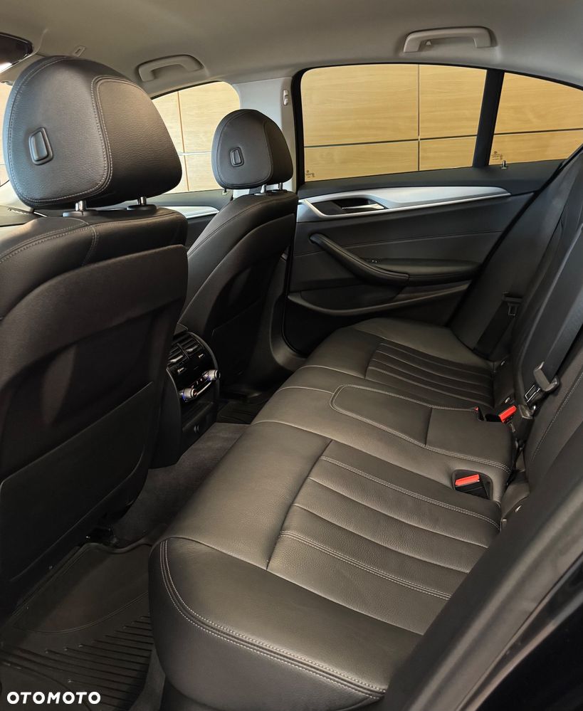 BMW Seria 5 520d xDrive - 7