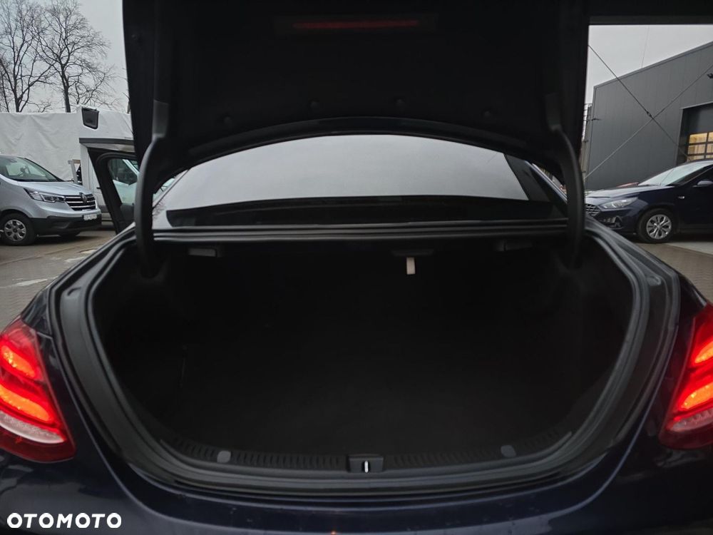 Mercedes-Benz Klasa E 200 d 9G-TRONIC - 25
