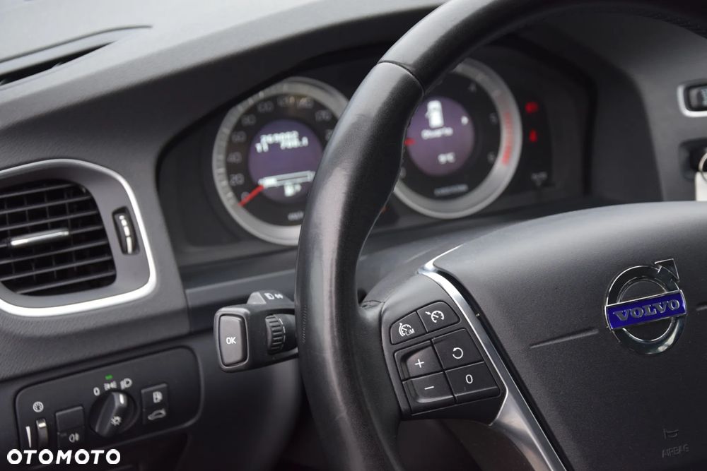 Volvo V60 D3 Momentum - 24