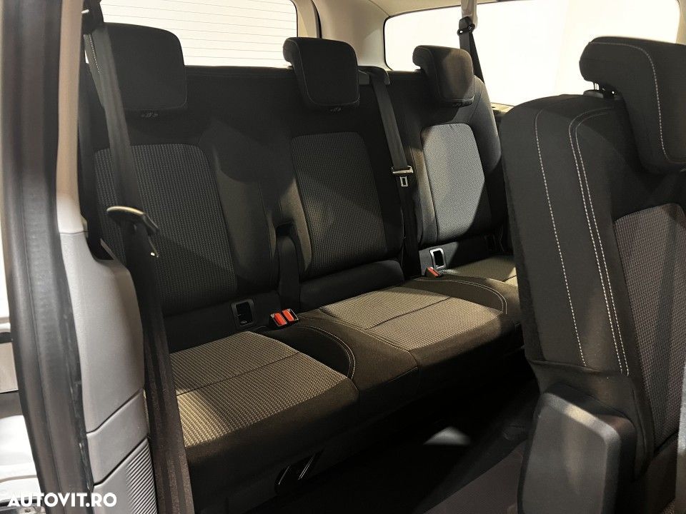 Volkswagen Caravelle - 8