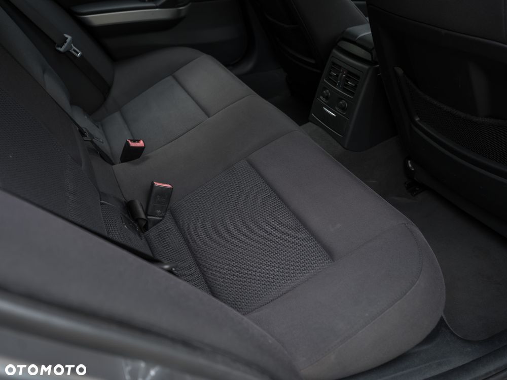 BMW Seria 3 320i Edition Exclusive - 22