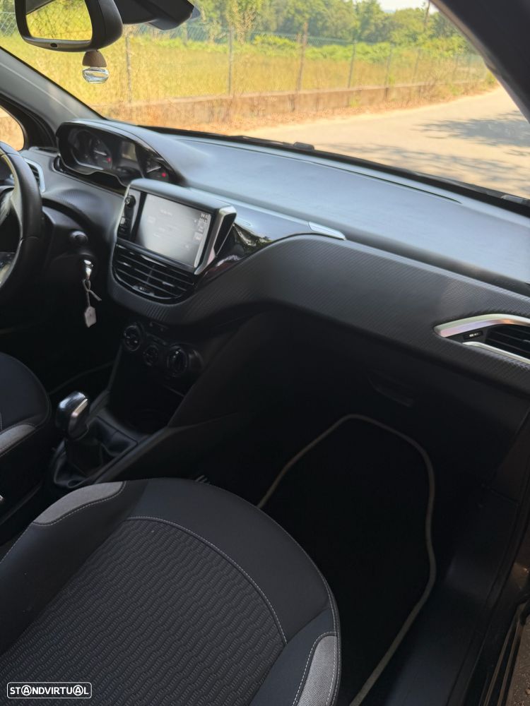 Peugeot 208 1.2 PureTech Style - 25