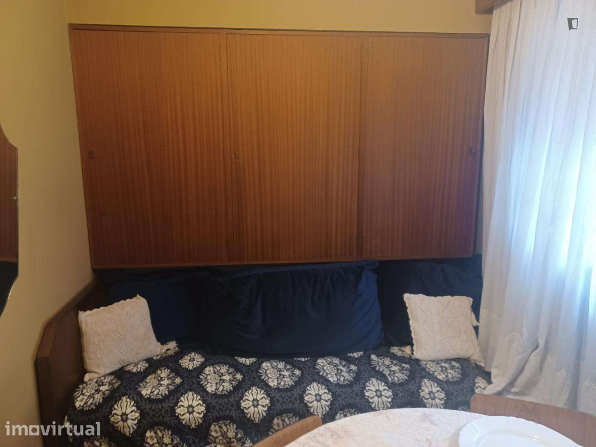 Quarto - localizado em Massarelos Porto - Grande imagem: 4/8