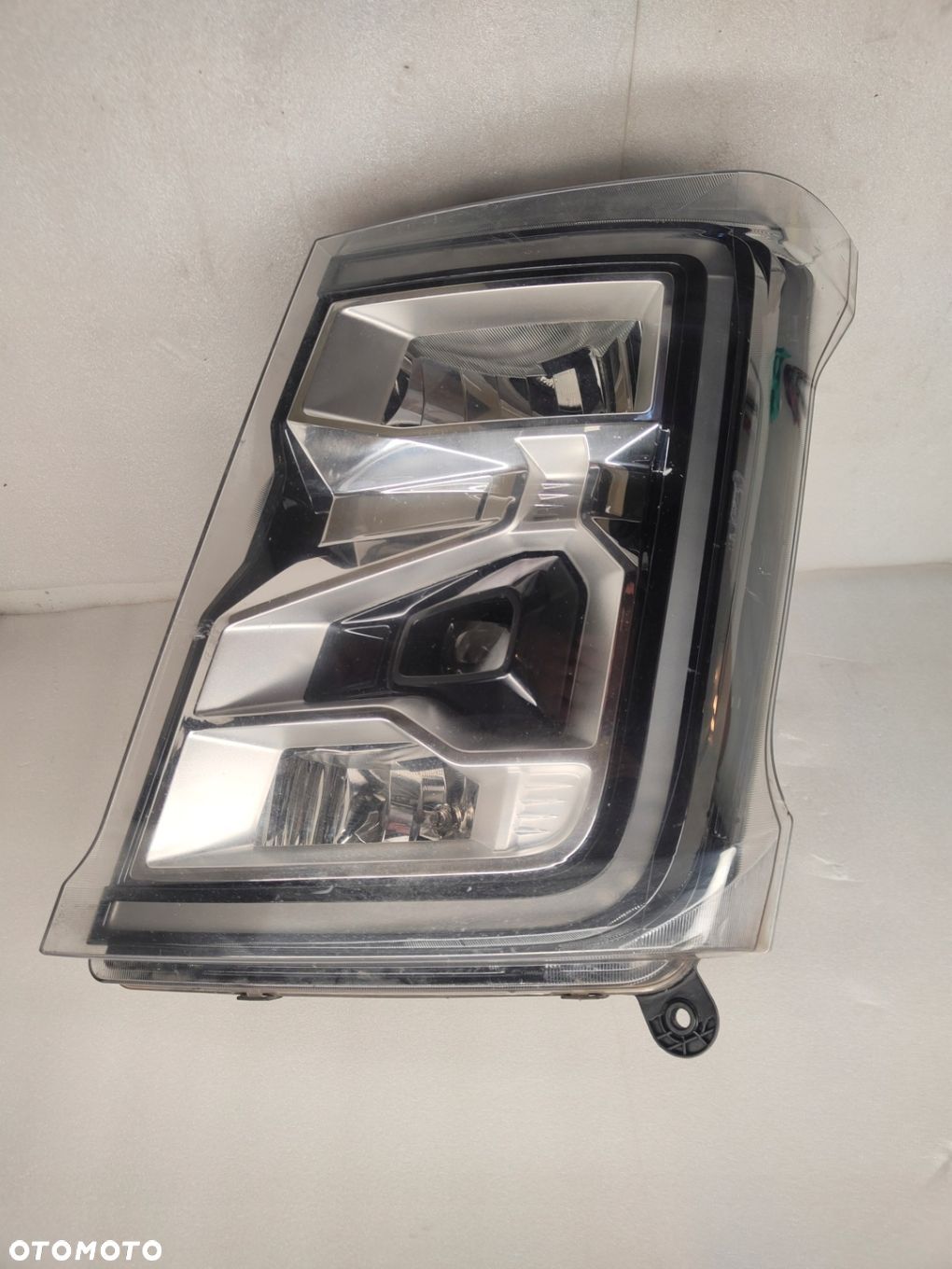 FORD F-MAX FULL LED LAMPA LEWY PRZÓD JC4613E015AE - 1
