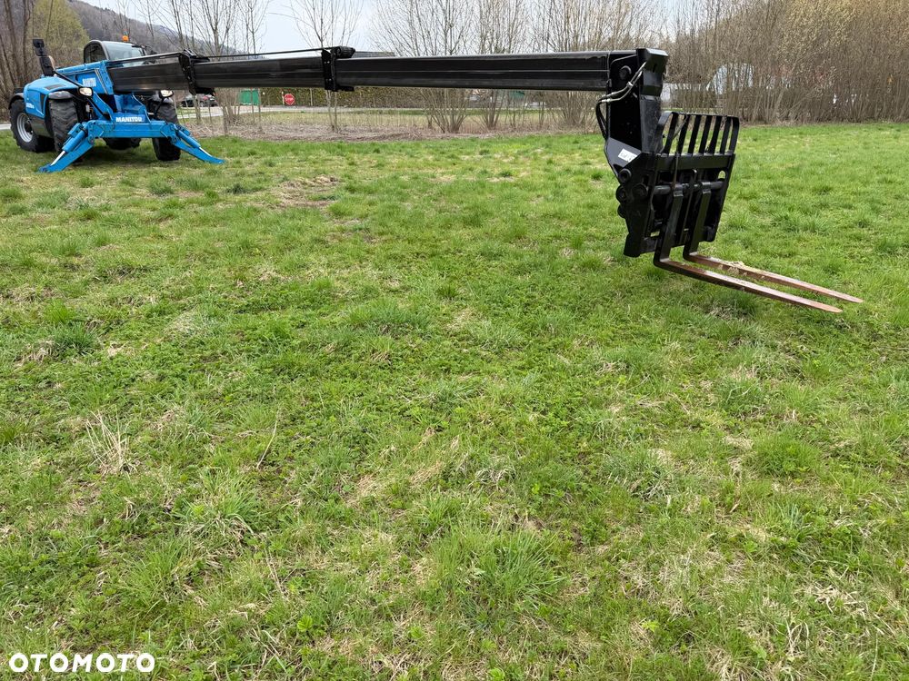 Manitou MT1840. Ładowarka Teleskopowa 18 metrów wysuw! UDŹWIG 4 TONY! Przebieg 2600 mtg. jak Nowa z SALONU. 2016 rok. z Norwegii z Gospodarstwa rolnego! Silnik PERKINS Turbo 110 km. Aktualne Serwisy w Dekra. Nowy Model sterowane wszystko z 1 dżojstika. Ani deka luzów czy wycieku. OKAZJA! Jazda REWERS + 4 biegi. Skręt 3 tryby. Wyjście Hydrauliczne pod przyczepę i oświetlenie, Poziomowanie ośi stabilizatory! Wyjścia Hydrauliczne na maszt! Okazja - 22
