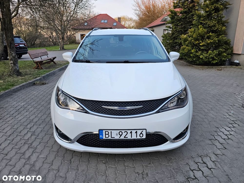 Chrysler Pacifica - 2