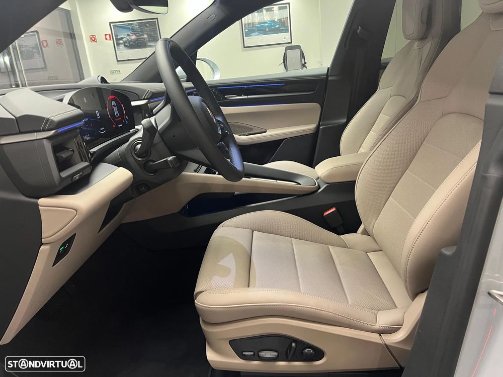 Porsche Macan Electric 4 - 22