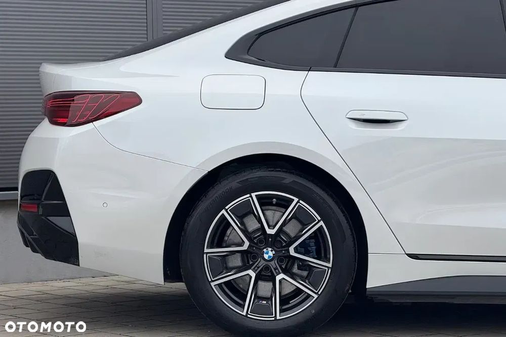 BMW i4 83.9kWh eDrive 40 M Sport - 9
