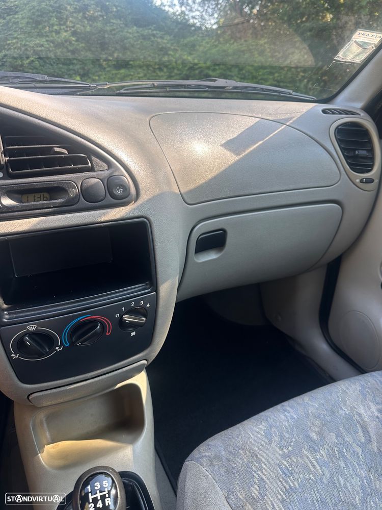 Ford Fiesta 1.25 Studio - 8