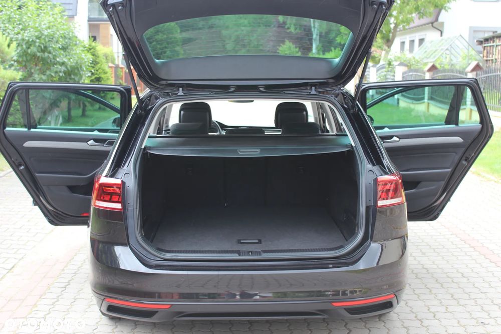 Volkswagen Passat Variant 2.0 TDI SCR DSG Highline - 32
