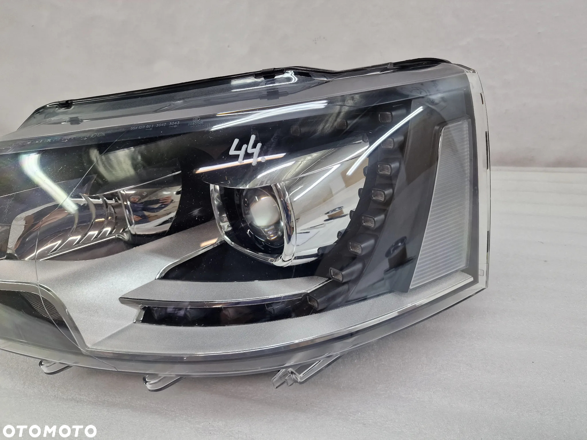 VW T5 LIFT 7E0 / 7E5 MULTIVAN / CARAVELLE 10- LEWA LAMPA PRZEDNIA PRZÓD LEWY XENON + LED , NR 7E5941015 , NR AUKCJI LPP44 - 4