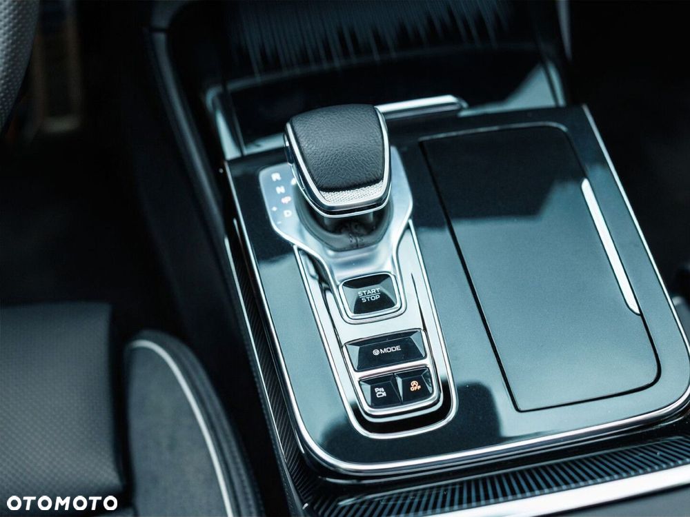 Hongqi H9 - 10