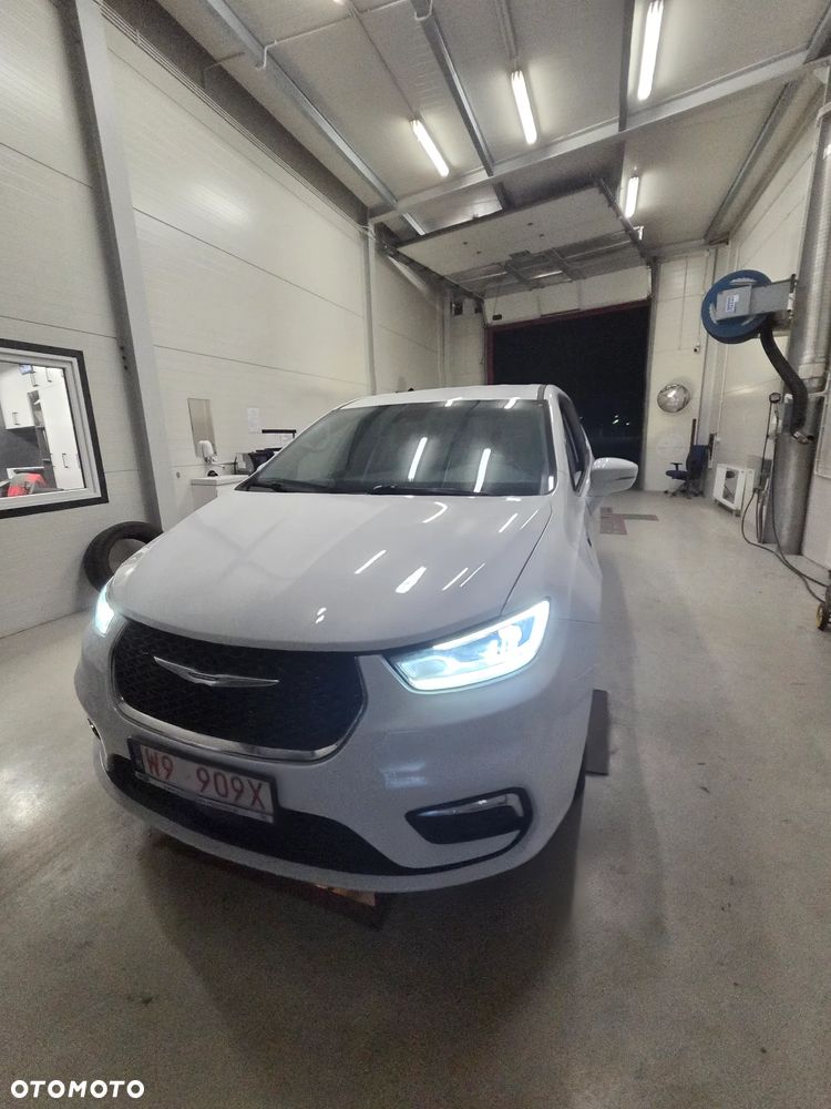 Chrysler Pacifica - 31