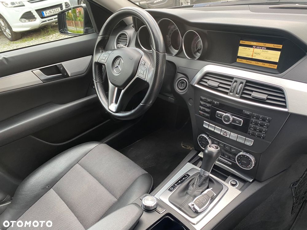 Mercedes-Benz Klasa C 180 CGI Automatik BlueEFFICIENCY Avantgarde - 26