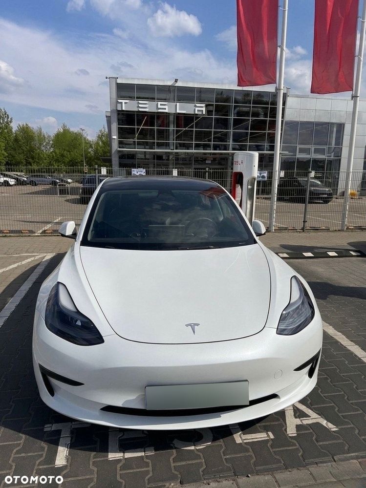 Tesla Model 3 - 1