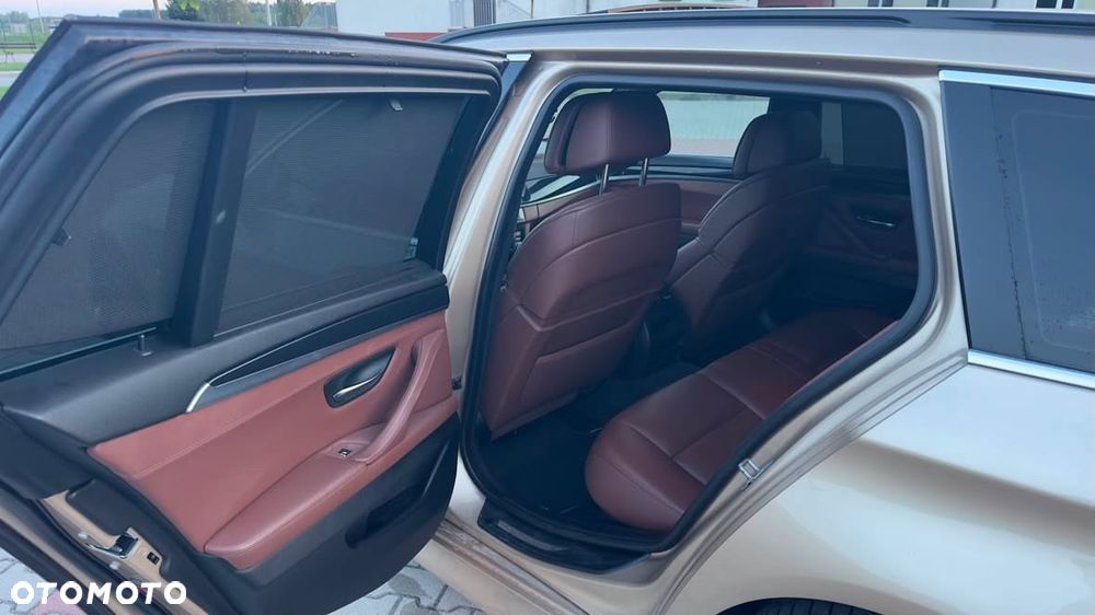 BMW Seria 5 530d xDrive - 12