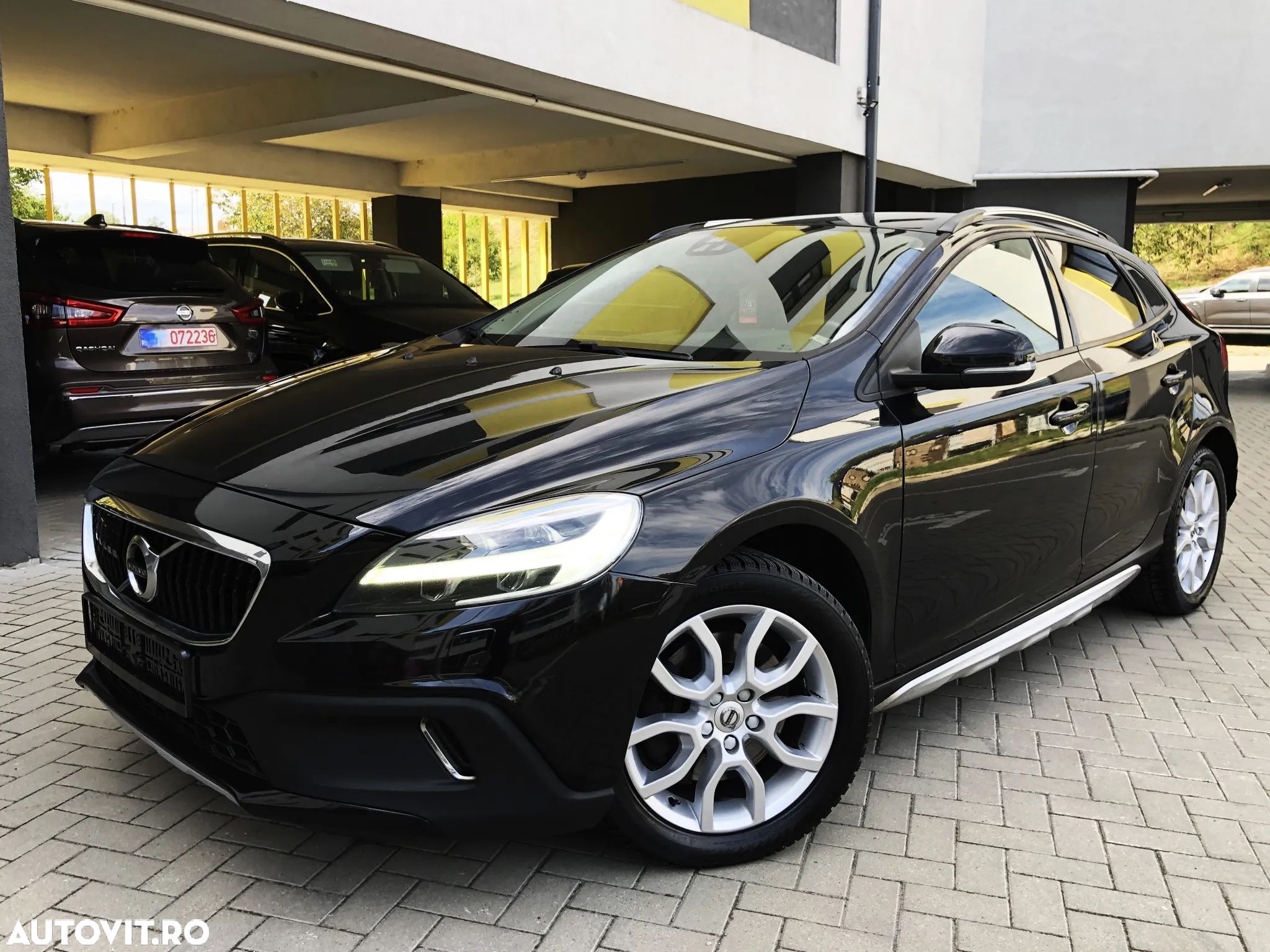 Volvo V40 Cross Country D2 Geartronic Summum - 1
