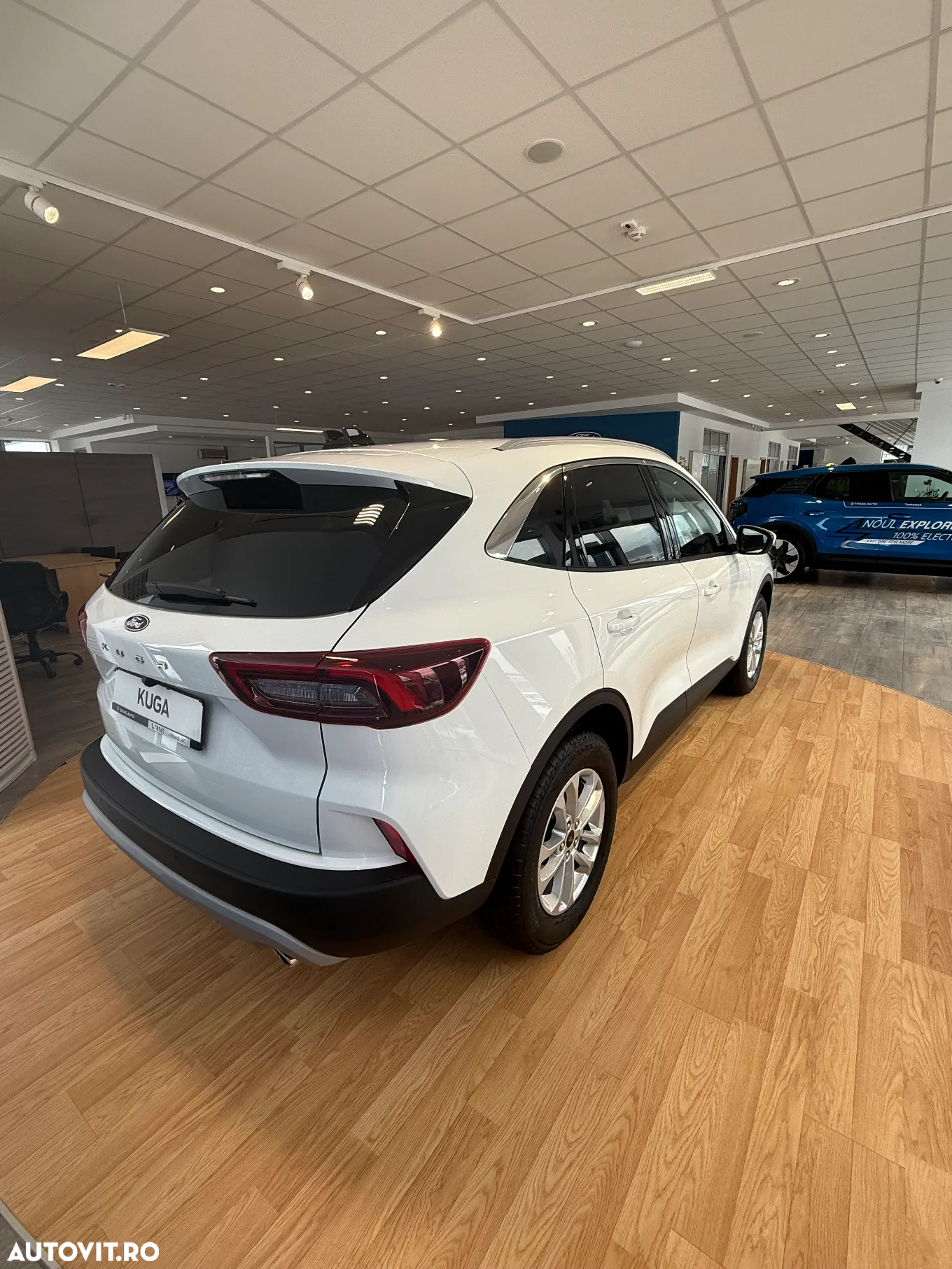 Ford Kuga 1.5 EcoBoost A8 FWD Titanium - 6