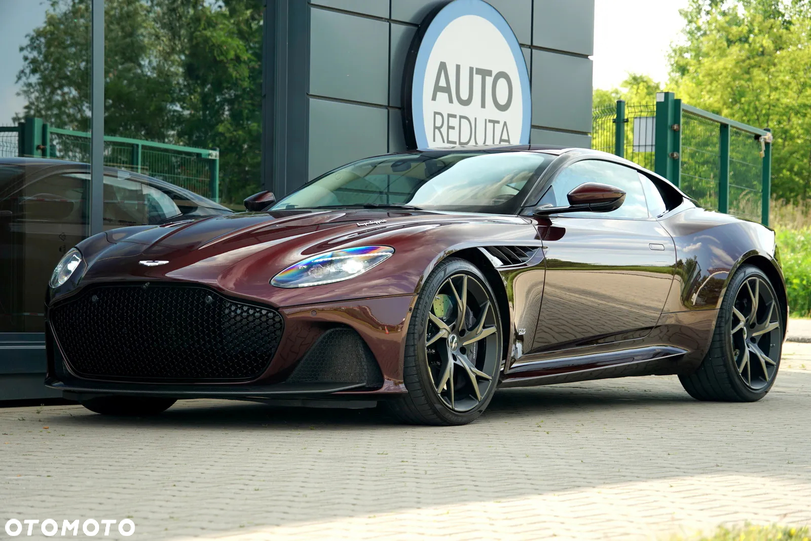Aston Martin DBS Superleggera Standard - 4