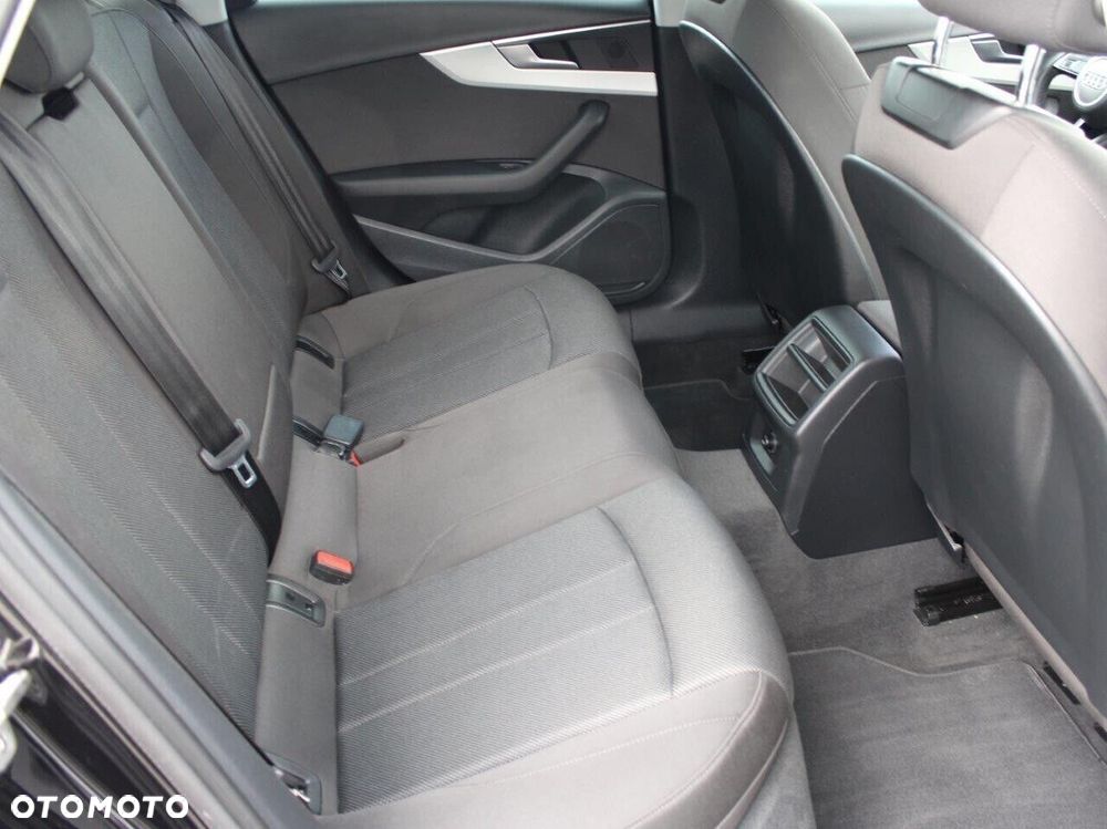 Audi A4 Limousine - 14