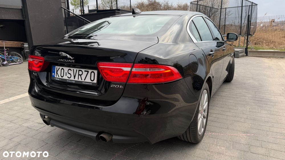 Jaguar XE 2.0 T Prestige - 7
